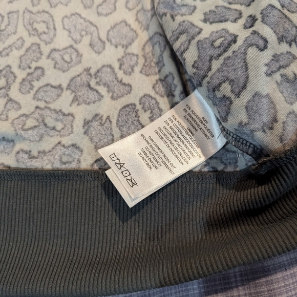 Lularoe M Cozy Velour Bethany Zip-up - Picture 4 of 4